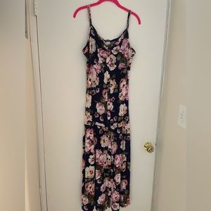 Woman’s: Thin Strapped Floral Long Maxi Dress. Size: 1XL